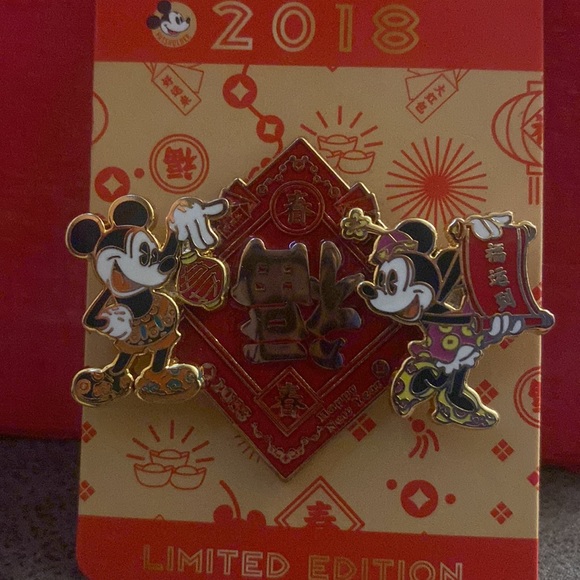 2018 Lunar New Year Disney Pin Mickey and Minnie - Picture 2 of 2